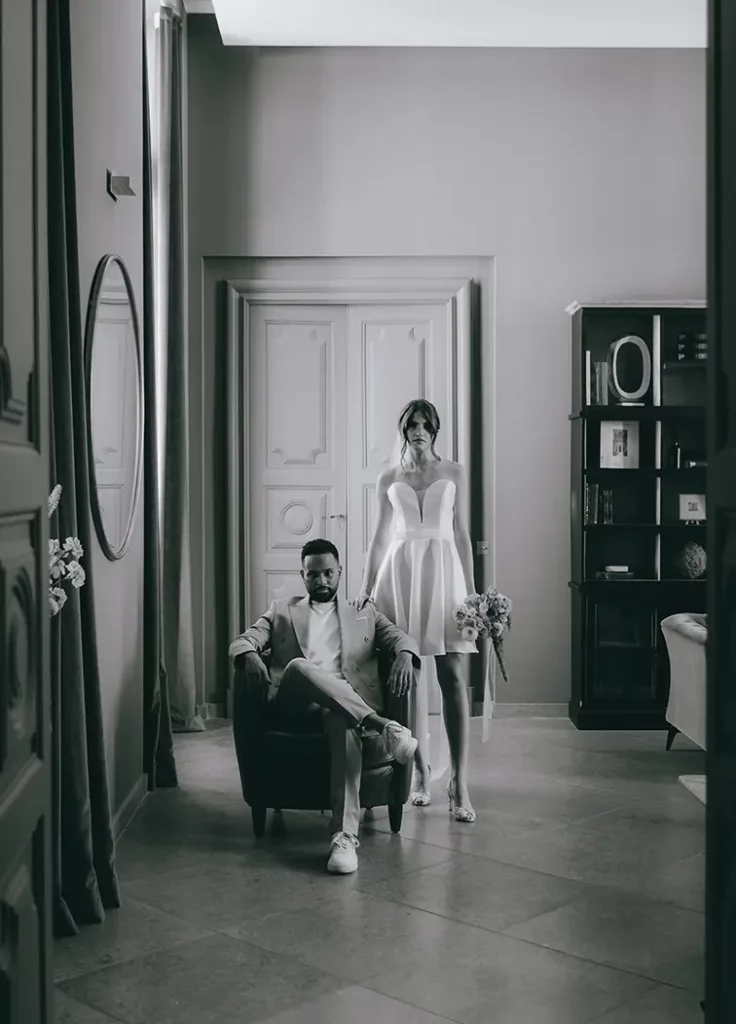 couple de mariés dans un magnifique hotel