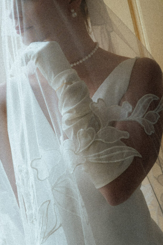 détails de la robe de mariée