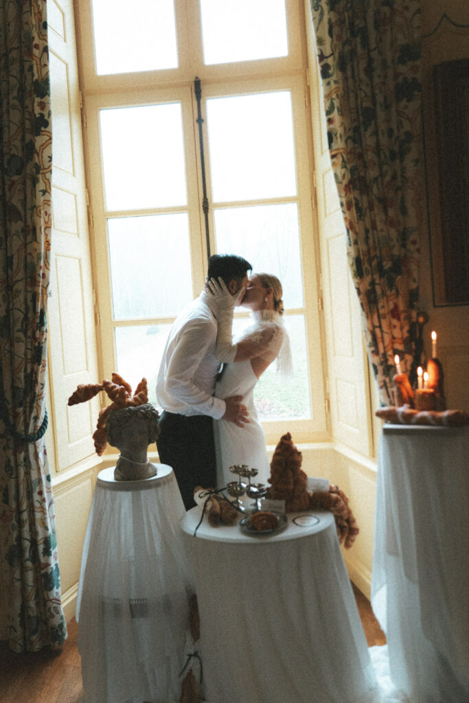 couple de mariés à la francaise