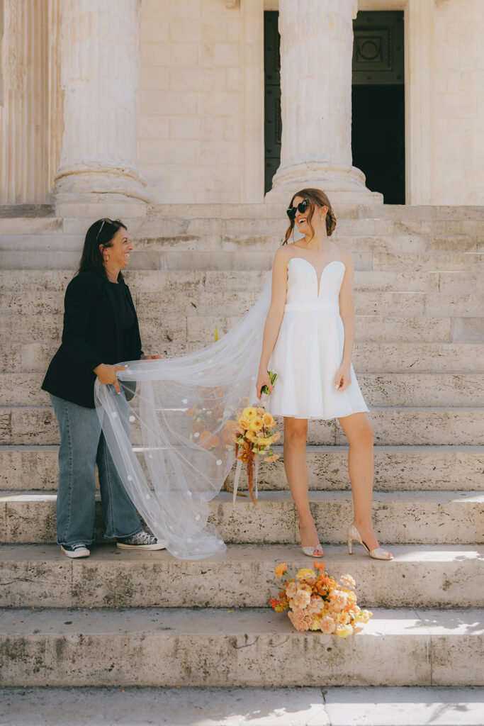 wedding planner qui habille la mariée