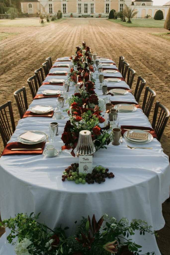 Table de mariage au Château du Boschet, écrin du shooting d’inspiration Dolce Roma